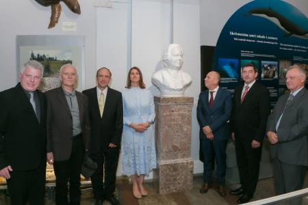 03a_Odkritje doprsnega kipa v Prirodoslovnem muzeju Slovenije 1.6.23 1.6.23